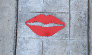 Miniature Hot Lips Metal Sign Cut Metal Sign Wall Metal Sign Decorations