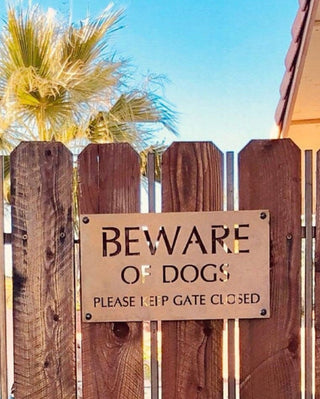 Metal Beware Of Dogs Keep Gate Closed Sign With Powder Coat Finish Metal House Sign Decorations